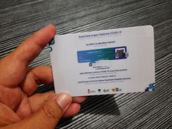 Wanita di Surabaya Tawarkan Jasa Cetak Kartu Vaksin Bagi yang Sudah Vaksinasi