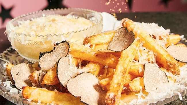 Sebuah restoran di New York menjual hidangan yang mencatat rekor baru di Guinness World Record sebagai kentang goreng termahal di dunia. Apa isinya?