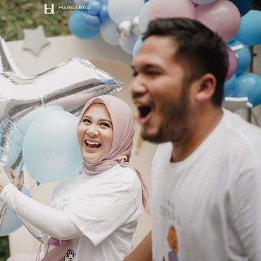 Terungkap Jenis Kelamin Anak Pertama Kesha Ratuliu