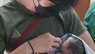 Momen Haru Detik-detik Kelahiran Anak Pertama Dion Wiyoko dan Fiona Dion Wiyoko sedang diliputi rasa bahagia karena sang istri baru saja melahirkan anak pertama mereka. Yuk intip momen harunya!
