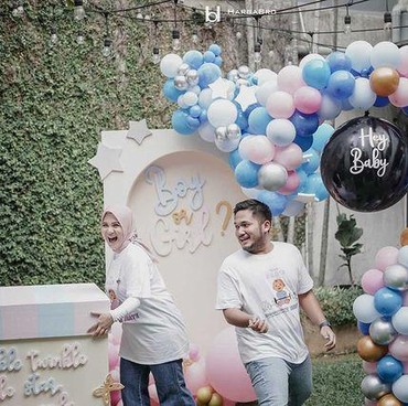 Ekspresi Bahagia Kesha Ratuliu & Suami Saat Umumkan Jenis Kelamin Anak Pertama