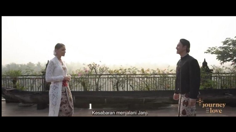 Momen Sakral Daniel Mananta & Istri Ucap Ulang Janji Pernikahan di Borobudur Setelah 10 tahun menikah, Daniel Mananta dan Viola mengucap ulang janji pernikahan mereka di Borobudur. Yuk intip!