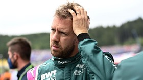 Sebastian Vettel Bantu Angkut Sampah Usai F1 GP Inggris