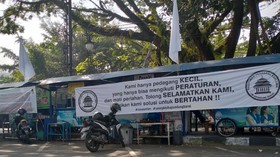 Babak Belur PPKM, Pedagang di Bandung Pasang Bendera Putih