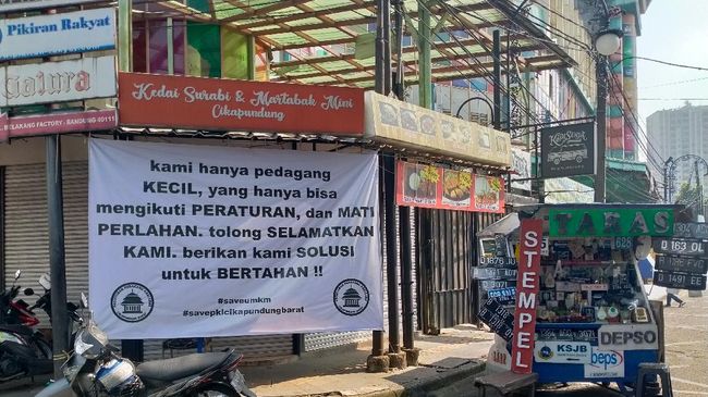 Esok, Ratusan Kafe-Restoran di Bandung Kibarkan Bendera Putih 600 restoran dan kafe, serta 500 hotel akan mengibarkan bendera putih sebagai bentuk protes kebijakan pemerintah di tengah PPKM.