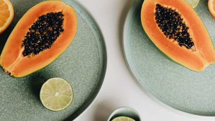 Bukan Cuma untuk Kesehatan, Ini 3 Manfaat Biji Pepaya yang Baik untuk Acne Prone!