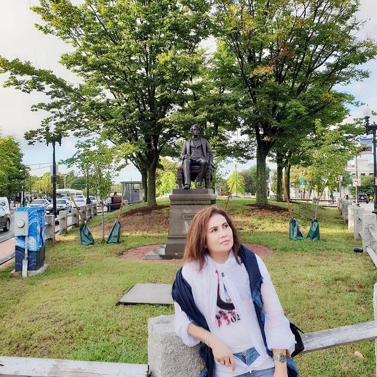 Potret Anggi Novita Istri Ferry Irawan yang Tengah Jadi Sorotan Kisruh rumah tangga Ferry Irawan dan Anggi Novita semakin memanas. Anggi membeberkan aib sang suami. Yuk kita intip potretnya!
