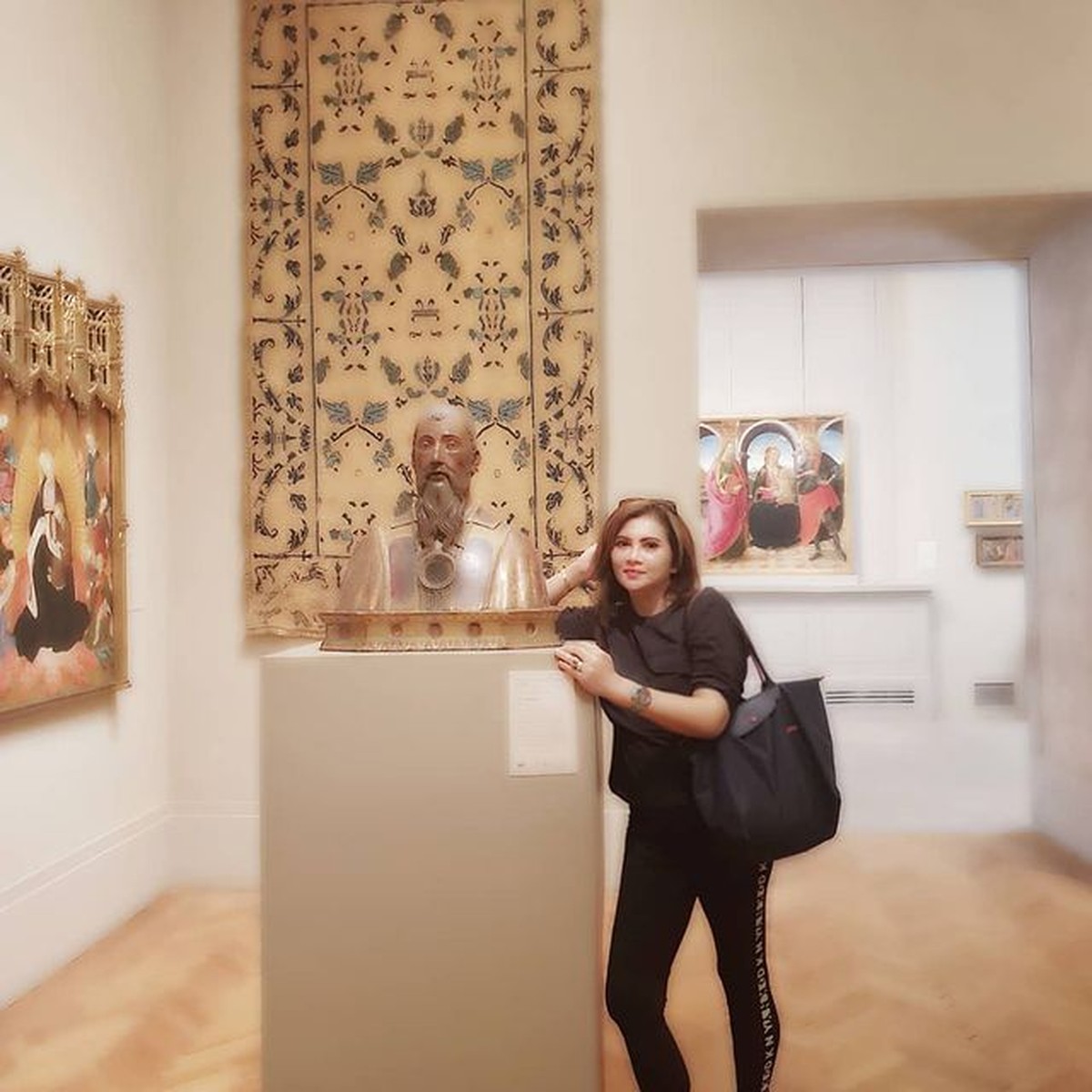 Kisruh rumah tangga Ferry Irawan dan Anggi Novita semakin memanas&period; Anggi membeberkan aib sang suami&period; Yuk kita intip potretnya&excl;