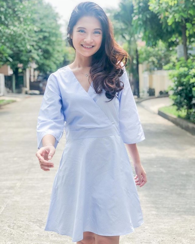 Potret Cantik Vinessa Inez Korban KDRT yang Dipukul Pakai Sapu Lidi Vinessa Inez membeberkan pernikahannya yang miris. Jadi korban KDRT dan pergoki suami selingkuh. Yuk kita intip potretnya!