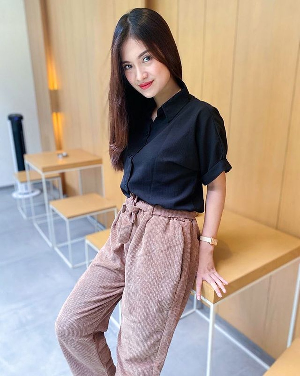 Vinessa Inez membeberkan pernikahannya yang miris&period; Jadi korban KDRT dan pergoki suami selingkuh&period; Yuk kita intip potretnya&excl;