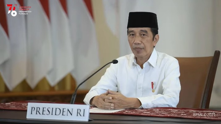 Presiden Jokowi Saat Takbir Akbar Hari Raya Idul Adha 1442 H/ 2021 M, 19 Juli 2021. (Tangkapan Layar Youtube Sekretariat Presiden)