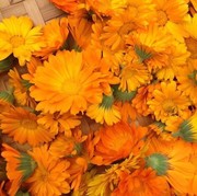 Auto Glowing Pakai Rangkaian Skincare Lengkap yang Semua Produknya Berbahan Calendula