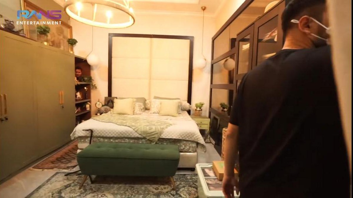 Mama Amy Qanita ibunda Raffi Ahmad kini menetap di rumah mewah di kawasan Lebak Bulus&period; Yuk kita lihat potret rumahnya&excl;