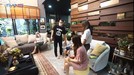 Rumah Mewah Mama Amy Qonita yang Dipenuhi Tanaman Hias Mama Amy Qanita ibunda Raffi Ahmad kini menetap di rumah mewah di kawasan Lebak Bulus. Yuk kita lihat potret rumahnya!