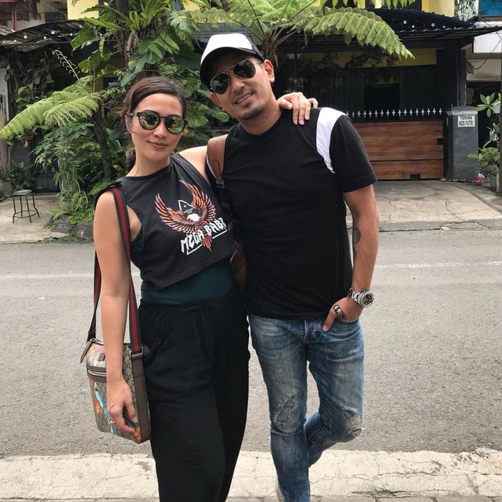<p>Sudah jadi orang tua, penampilan mereka masih terlihat bak ABG lho. Kompak banget ya, Bunda? (Foto: Instagram: @sabriakono)</p>