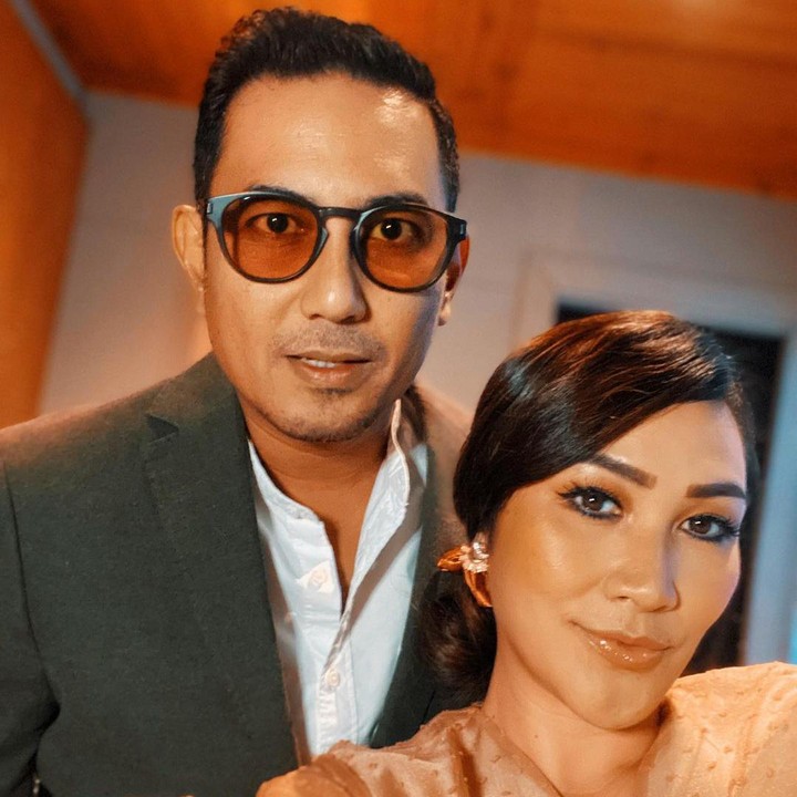 <p>Rio Febrian telah menjalin hubungan asmara dengan Sabrina Kono cukup lama dari sebelum menikah. Keduanya kerap melakukan<em> touring</em> motor ketika masih muda. (Foto: Instagram: @sabriakono)</p>