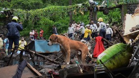 FOTO: Duka Akibat Tanah Longsor di Mumbai