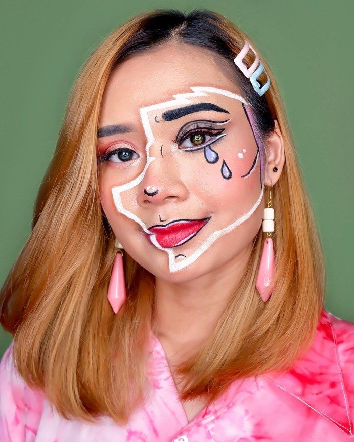 Teknik menggambar yang detail, menjadikan make up Nadya selalu tampil memukau seperti make up bertema pop art comic ini. Look ini bisa kamu jadikan sebagai inspirasi halloween lho! (foto: makeup karakter pop art comic / sumber: instagram.com/nadyasmeen)