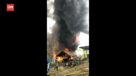 VIDEO: Detik-Detik Penambangan Minyak Tradisional Terbakar