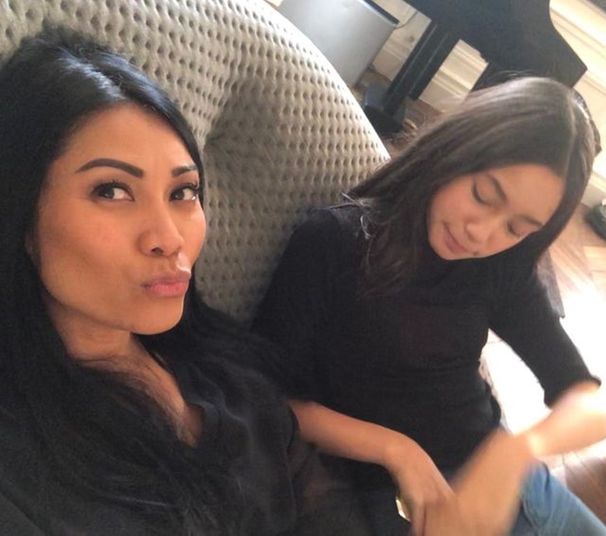 Anggun C Sasmi sesekali mengunggah potret sang putri tanpa sticker&period; Ia mulai memperlihatkan wajah cantik putrinya&period; Yuk intip&excl;