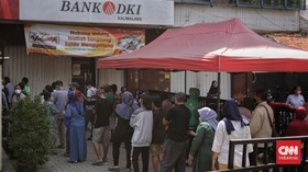 Imbas Gaduh Anies-Risma, 99 Ribu Keluarga Belum Terima Bansos