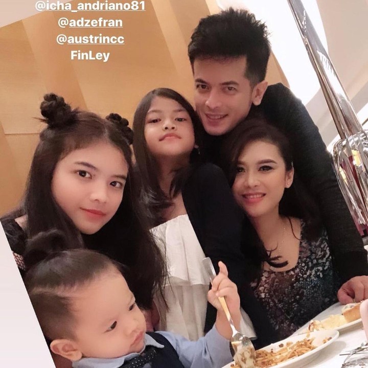 <p>Rumah tangga Choky dan sang istri, Icha memang jarang terekpose media, wajar kalau banyak penggemar yang tidak tahu jika sang aktor laga sudah memiliki tiga anak. (Foto: Instagram: @ck.andriano)</p>
