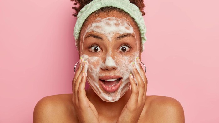 Aduh! 4 Kesalahan Mencuci Muka Ini Bikin Muka Jerawatan, Harus Kamu Ubah! Aduh! 4 Kesalahan Mencuci Muka Ini Bikin Muka Jerawatan, Harus Kamu Ubah!
