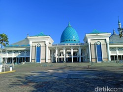 Salat Idul Adha di Masjid Al Akbar Surabaya Hanya Diikuti 75 Orang Internal