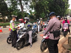 93 Kendaraan Diputar Balik di Pos PPKM Lenteng Agung