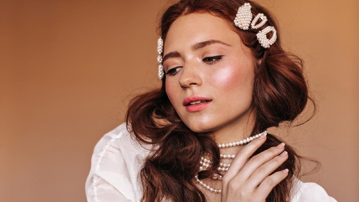 Punya Perhiasan Imitasi? Ini 5 Cara Mudah Merawatnya Agar Awet dan Antikusam