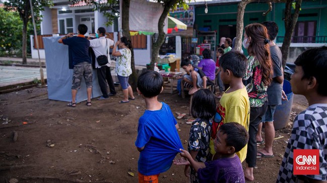 Anies juga mencatat tren kematian harian terhadap warga yang meninggal akibat terinfeksi covid-19 juga terlihat mengalami penurunan.