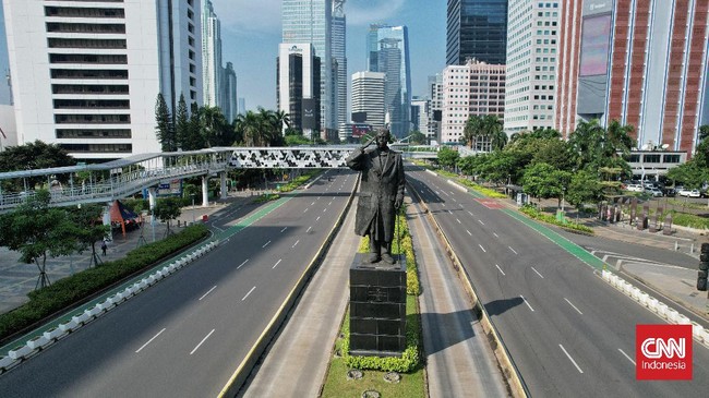 Masyarakat punya sikap beragam soal perpanjangan PPKM. Kalangan nakes merasa penting demi kestabilan pelayanan RS, di sisi lain menjerit karena himpitan ekonomi.