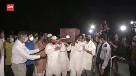 VIDEO: Wartawan Reuters Dimakamkan di New Delhi