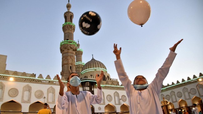 FOTO: Umat Muslim Dunia Rayakan Hari Raya Iduladha