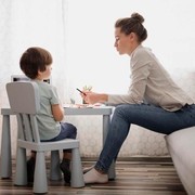 5 Tantangan yang Sering Dihadapi Orangtua Introvert dalam Mengasuh Anak