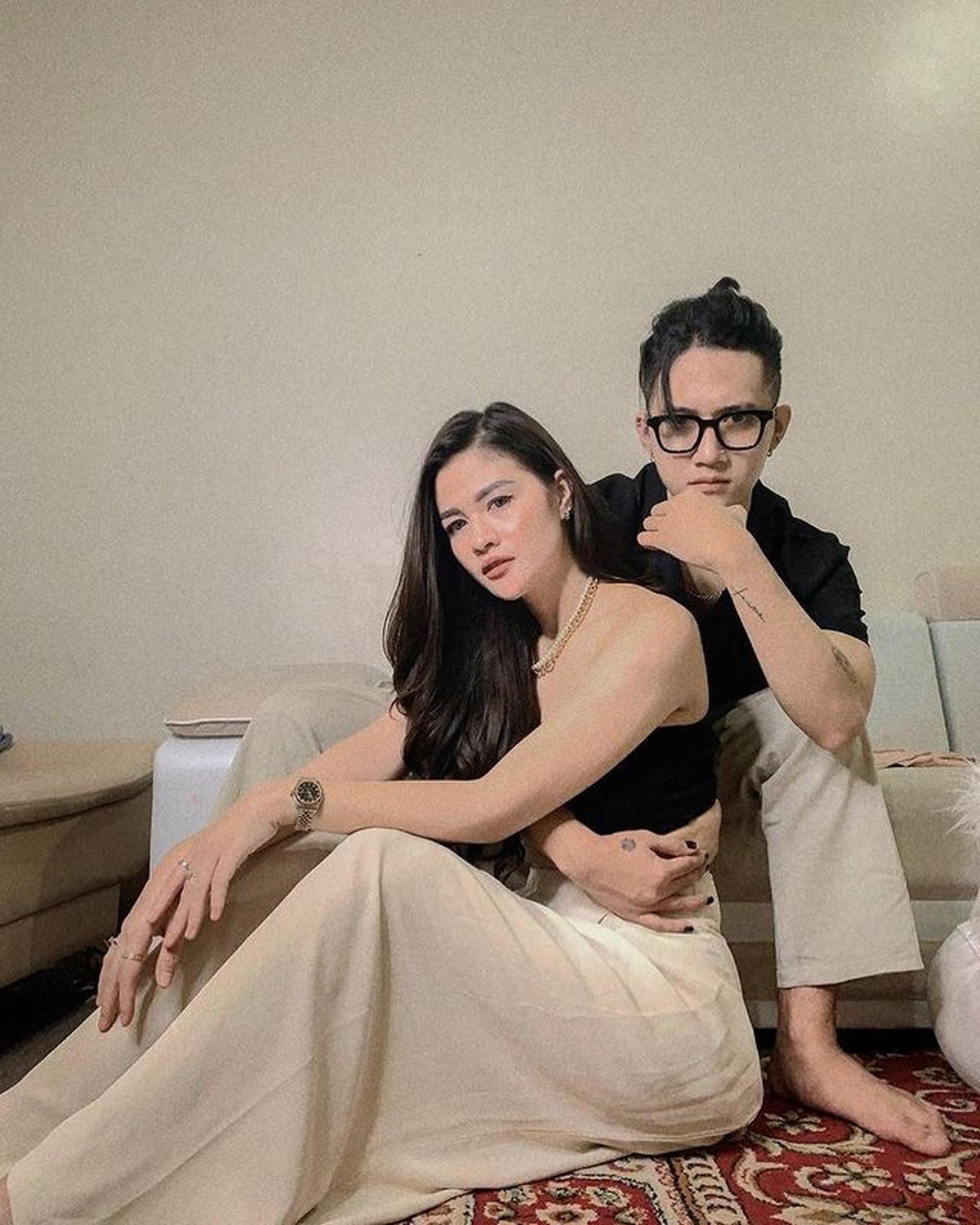 Hubungan Dicky SMASH dan Hesty Klepek-klepek diketahui telah berakhir sejak lama&comma; namun mereka masih dekat&period; Yuk intip potretnya&excl;