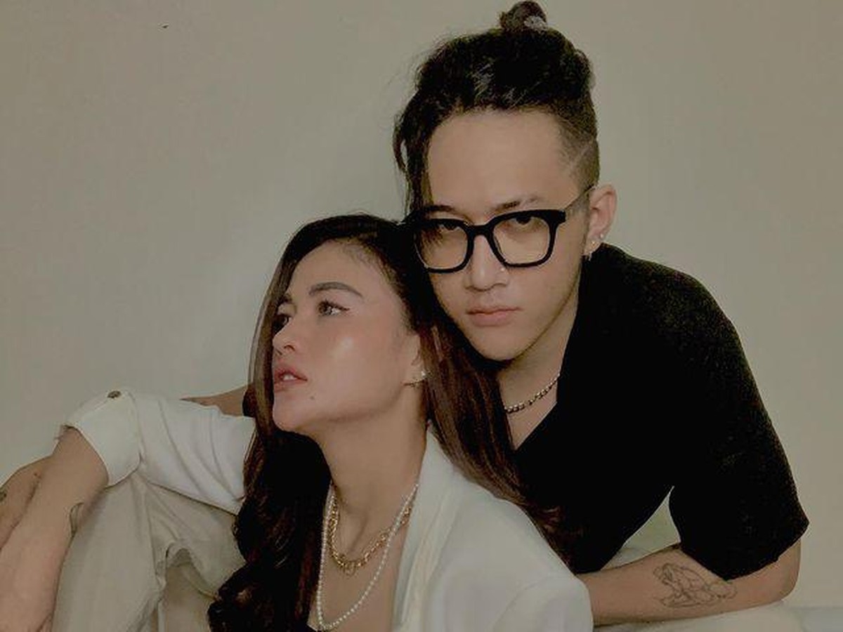 Hubungan Dicky SMASH dan Hesty Klepek-klepek diketahui telah berakhir sejak lama&comma; namun mereka masih dekat&period; Yuk intip potretnya&excl;