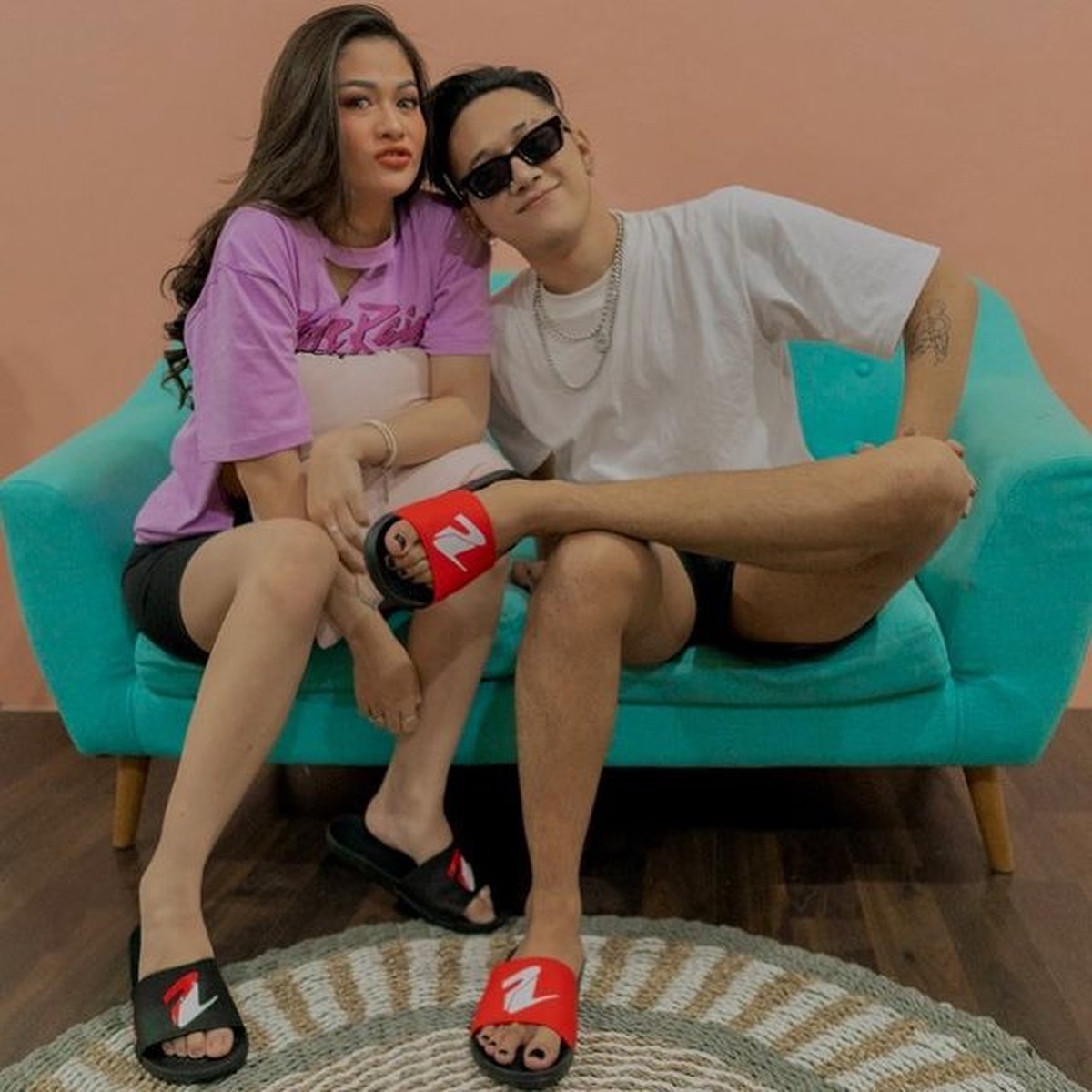 Hubungan Dicky SMASH dan Hesty Klepek-klepek diketahui telah berakhir sejak lama&comma; namun mereka masih dekat&period; Yuk intip potretnya&excl;