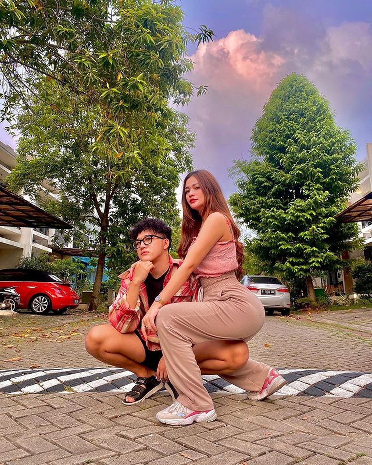 Hubungan Dicky SMASH dan Hesty Klepek-klepek diketahui telah berakhir sejak lama&comma; namun mereka masih dekat&period; Yuk intip potretnya&excl;