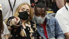 Unggah Foto, Adele Konfirmasi Pacaran dengan Rich Paul