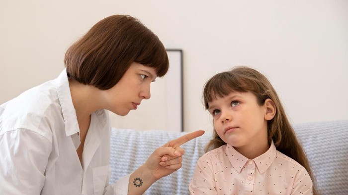 Anak Suka Bicara Kasar, Ini Cara Mudah Mengatasi Tanpa Adanya Kekerasan