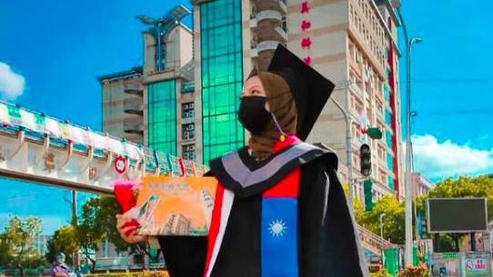 Anak Sopir Angkot Diremehkan, Buktikan Bisa Lulus S1 Luar Negeri