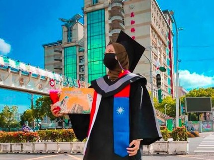 Anak Sopir Angkot Lulus S1 di Taiwan, Pernah Diremehkan Bakal Jadi Pembantu
