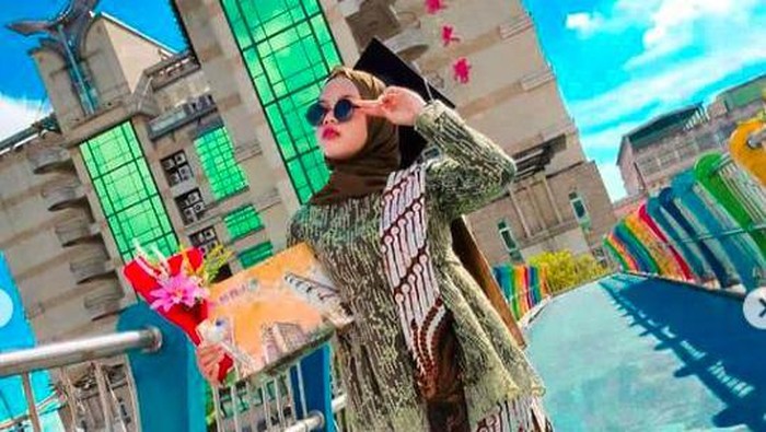 Anak Sopir Angkot Diremehkan, Buktikan Bisa Lulus S1 Luar Negeri