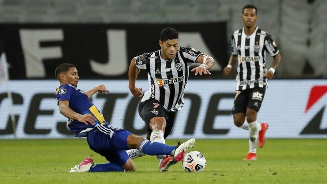 Keributan mewarnai pertandingan antara dua tim kasta teratas di Brasil, Cruzeiro vs Atletico Mineiro.
