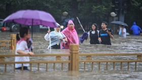 Banjir Bandang Terjang China, Kemlu Pastikan WNI Aman