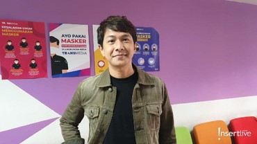 Persiapan Delon Thamrin dan Istri Jelang Imlek 2022