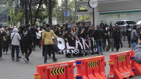 7 Orang Positif Covid-19 Usai Demo Tolak PPKM di Bandung