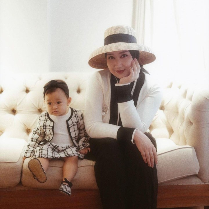 <p>Dalam beberapa postingan, <em>baby</em> Rumaisha terlihat semakin menggemaskan, Bunda. (Foto: Instagram @dianpelangi)</p>