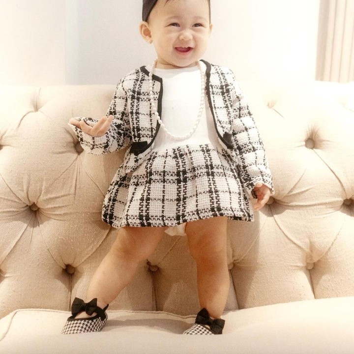 <p>Desainer Dian Pelangi baru-baru ini bagikan potret buah hatinya, Maika Rumaisha Al Aqsa Nasution, Bunda. (Foto: Instagram @dianpelangi)</p>